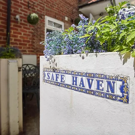 Host & - The Haven Apartman *